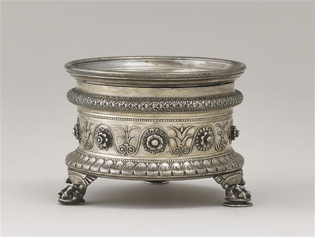 Villa della Pisanella, Boscoreale. Boscoreale Silver. Miniature tripod with zoomorphic foot supporting a salt cellar. 
Guilloche decoration, tongues and friezes of palmettes and flowers. Owners name engraved in Latin: Pamphilus, imperial freedman.
Tr�pied miniature avec pied zoomorphe supportant une sali�re. Sali�re : d�cor de guillochis, languettes et frise de palmettes et de fleurs. 
Nom propre grav� en latin : Pamphilus, affranchi imp�rial.
Now in the Louvre, inventory number BJ2000.
Photo � RMN-Grand Palais (mus�e du Louvre) / St�phane Mar�challe.
