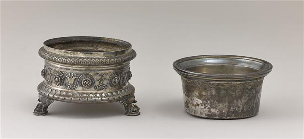 Villa della Pisanella, Boscoreale. Boscoreale Silver. Miniature tripod with zoomorphic foot supporting a salt cellar. 
Guilloche decoration, tongues and friezes of palmettes and flowers. Owners name engraved in Latin: Pamphilus, imperial freedman.
Tr�pied miniature avec pied zoomorphe supportant une sali�re. Sali�re : d�cor de guillochis, languettes et frise de palmettes et de fleurs. 
Nom propre grav� en latin : Pamphilus, affranchi imp�rial.
Now in the Louvre, inventory number BJ1999.
Photo � RMN-Grand Palais (mus�e du Louvre) / St�phane Mar�challe.
