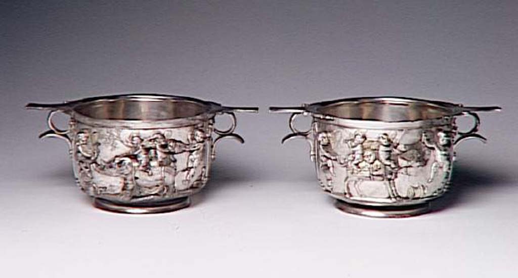 Villa della Pisanella, Boscoreale. Boscoreale Treasure. Pair of skypo� decorated with Dionysian scenes, face with child, donkey and elephant.
Paire de skypo� � d�cor de sc�nes dionysiaque, face avec enfantt �ne et �l�phant .
Now in the Louvre, inventory numbers BJ1911 and BJ1912.
Photo (C) RMN-Grand Palais (mus�e du Louvre) / Herv� Lewandowski.
