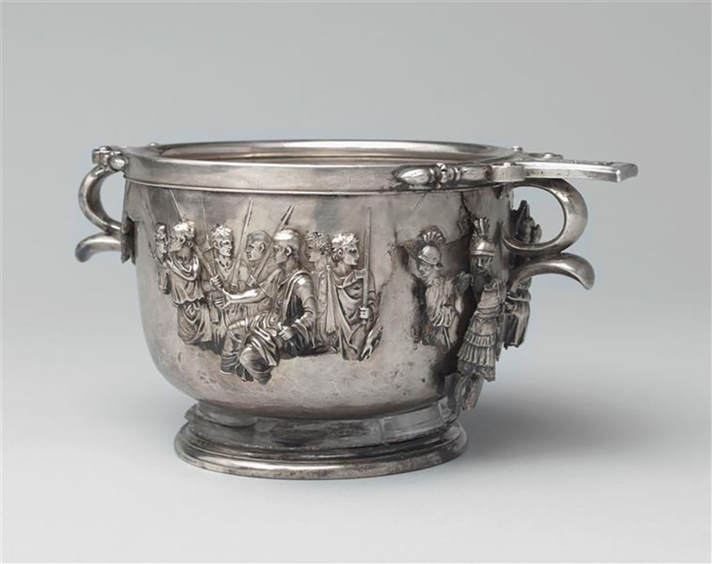 Villa della Pisanella, Boscoreale. Silver skyphos, Augustus and the barbarians. Current state.
Augustus receiving the submission of the barbarian peoples, including Africa wearing the remains of an elephant.
Skyphos argent�, Auguste et les barbares. �tat actuel.
Auguste recevant la soumission des peuples barbares, dont l'Afrique coiff�e de la d�pouille d'�l�phant.
Now in the Louvre, inventory number BJ2366.
Photo (C) RMN-Grand Palais (mus�e du Louvre) / Herv� Lewandowski.
