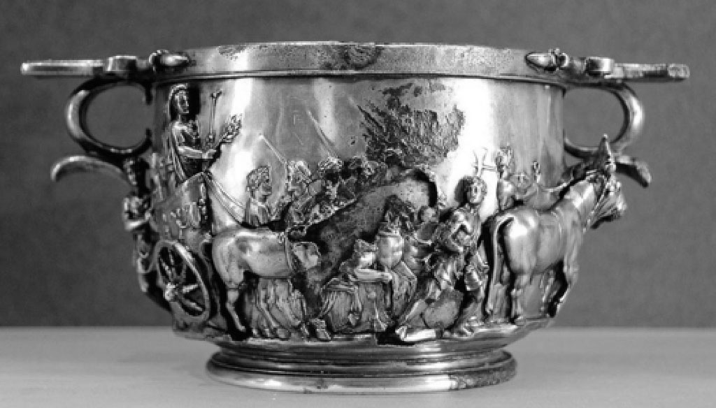 Villa della Pisanella, Boscoreale. Skyphos, Boscoreale Cup: Tiberius triumph and sacrifice scene.
Skyphos, coupe de Boscoreale : triomphe de Tib�re et sc�ne de pr�paration d'un sacrifice.
Now in the Louvre, inventory number BJ2367.
Photo � RMN-Grand Palais (mus�e du Louvre) / Herv� Lewandowski.
