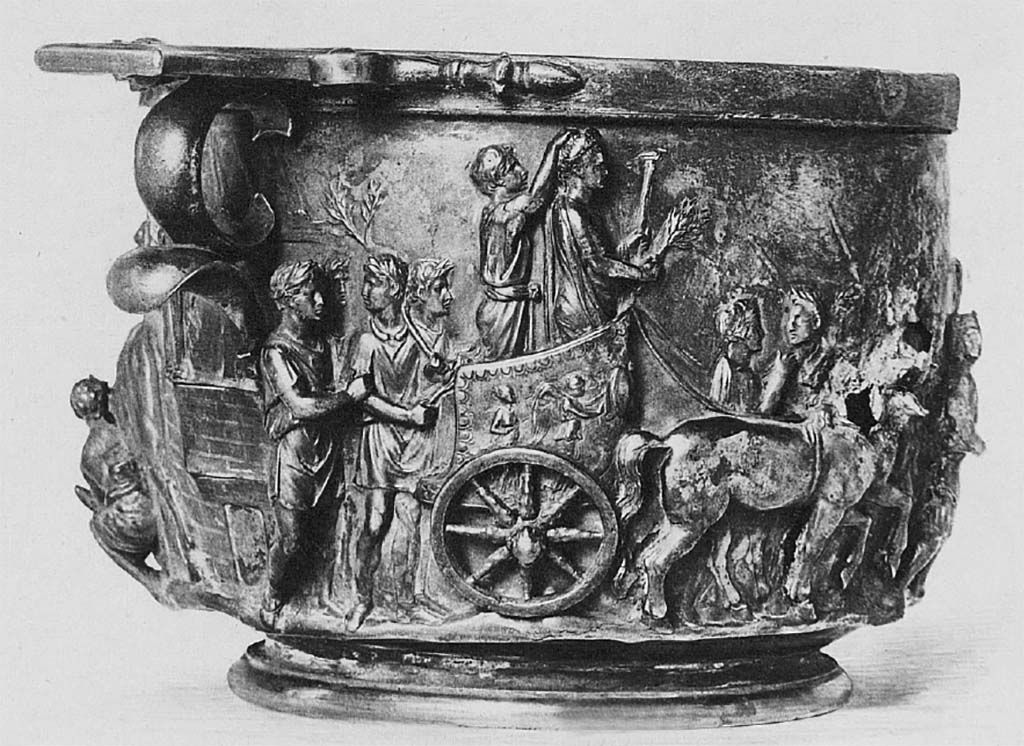 Villa della Pisanella, Boscoreale. Skyphos, Boscoreale Cup: Tiberius triumph and sacrifice scene.
According to De Villefosse in 1901 this was in the Cabinet du Baron Edmond de Rothschild.
Skyphos, coupe de Boscoreale : triomphe de Tib�re et sc�ne de pr�paration d'un sacrifice.
Selon De Villefosse en 1901, cela a �t� conserv� dans le cabinet du Baron Edmond de Rothschild.
Voir/See De Villefosse H., 1899. L'argenterie et bijoux d'or du tr�sor de Boscoreale description des pi�ces conserv�es au Mus�e du Louvre: Monuments et Memories 5 1899 with supplement 1902, pl. XXXVI.
