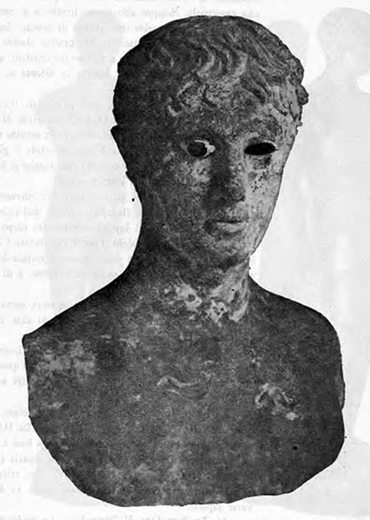 Villa of T. Siminius Stephanus, fondo Barbatelli. 27th November 1900.  Front view of the head of the statue of the Efebo. See Notizie degli Scavi di Antichit�, 1900, p. 588, fig. 3a.