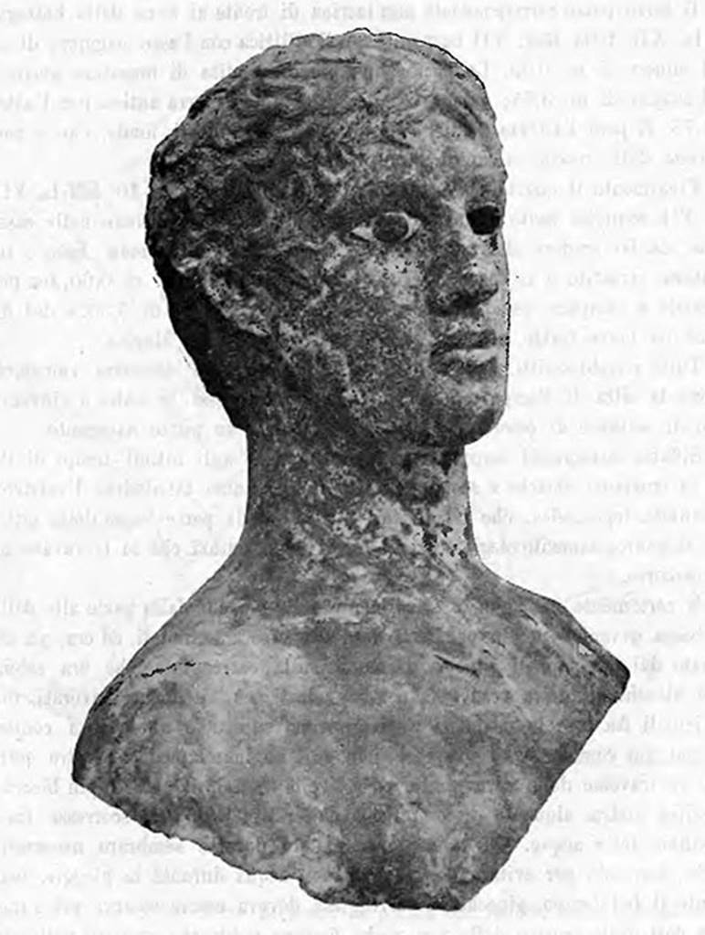 Villa of T. Siminius Stephanus, fondo Barbatelli. 27th November 1900.  Side view of the head of the statue of the Efebo. See Notizie degli Scavi di Antichit�, 1900, p. 588, fig. 3b.