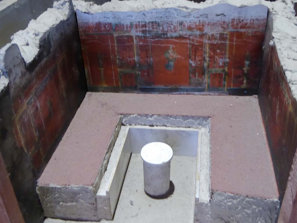 Complesso dei triclini in località Moregine a Pompei. September 2015. Triclinium A as shown on model on display in the Palaestra.
Foto Annette Haug, ERC Grant 681269 DÉCOR.