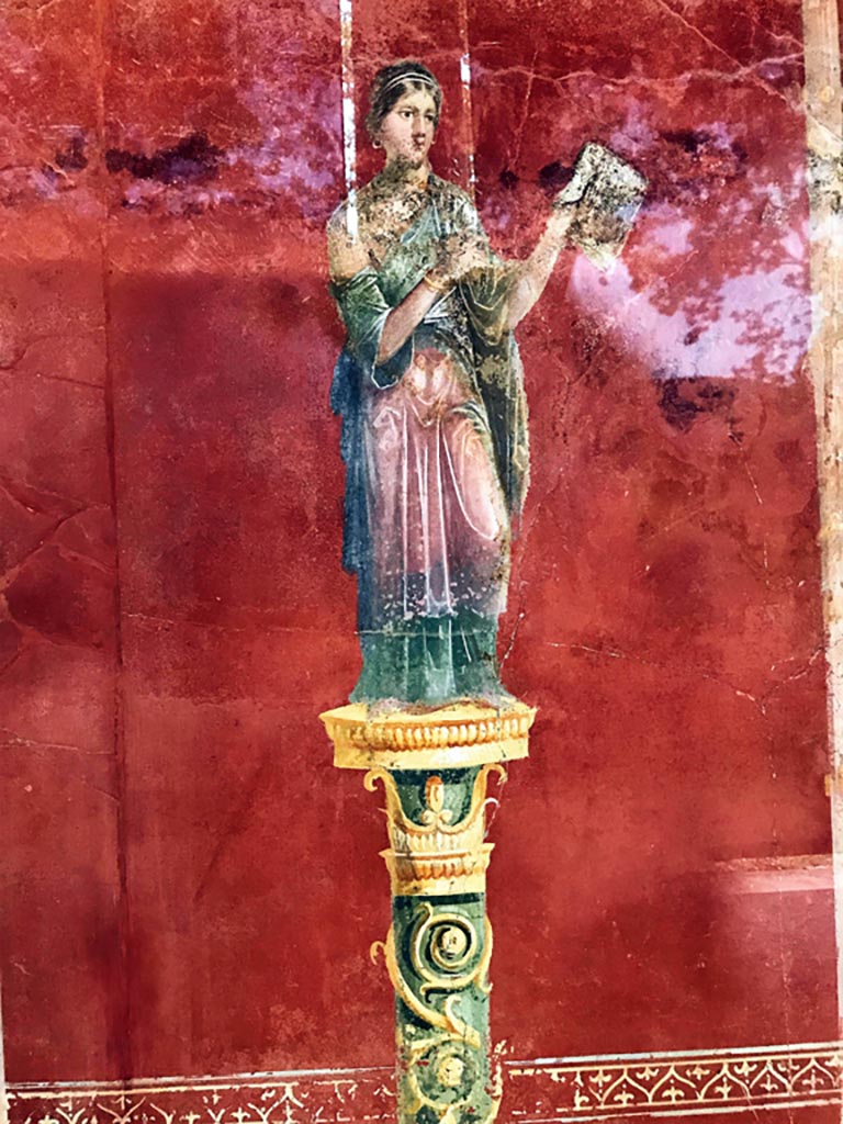 Complesso dei triclini in località Moregine a Pompei. December 2019.
Triclinium A, north wall, Clio the Muse of history, with a scroll. Photo courtesy of Giuseppe Ciaramella.