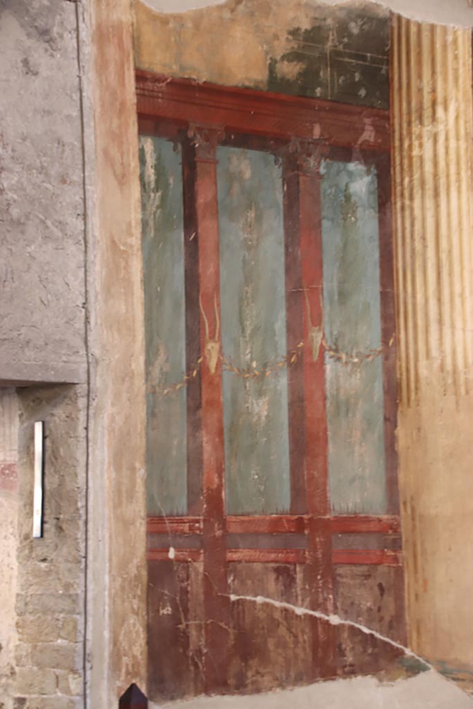 Oplontis Villa of Poppea, October 2022.
Room 15, painted decoration on north wall in north-east corner next to doorway to room 16. Photo courtesy of Klaus Heese.