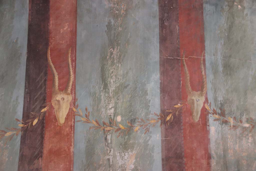 Oplontis Villa of Poppea, September 2021.
Room 15, detail of painted Bukrania at north end of east wall. Photo courtesy of Klaus Heese.