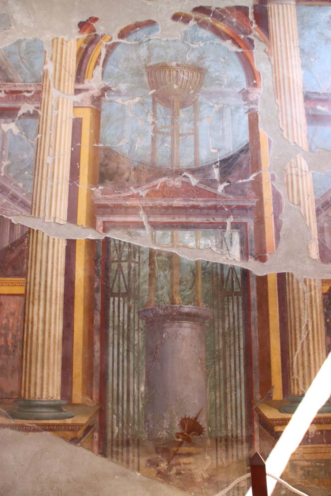 Oplontis Villa of Poppea, September 2021.
Room 15, central panel from east wall, detail of painting of the Delphic tripod. Photo courtesy of Klaus Heese.