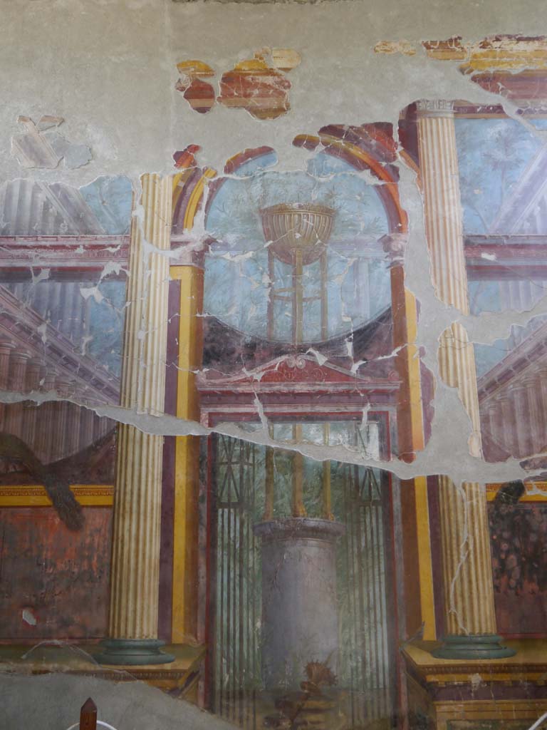 Oplontis Villa of Poppea, September 2018.
Room 15, central panel from east wall, detail of painting of the Delphic tripod.
Foto Anne Kleineberg, ERC Grant 681269 DÉCOR.