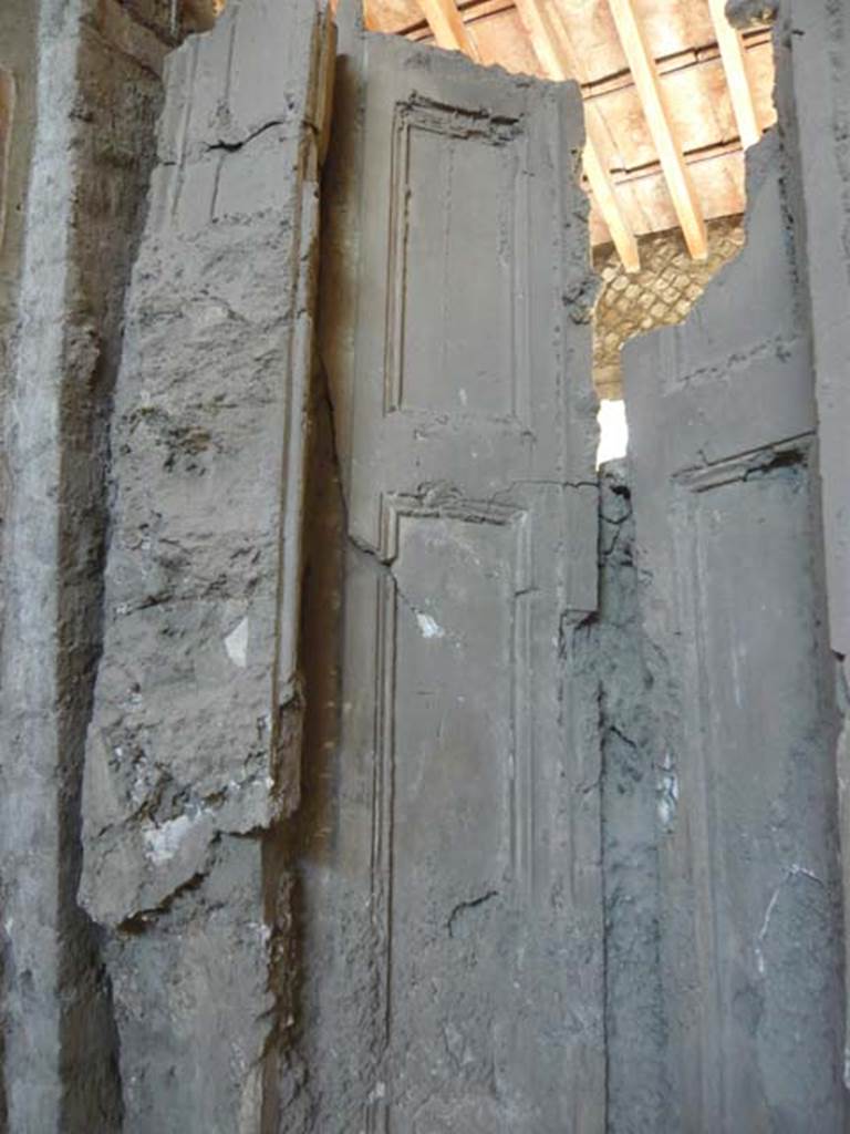 Oplontis, May 2011. Room 15, detail of plaster-cast of closed window shutters.
Photo courtesy of Buzz Ferebee.