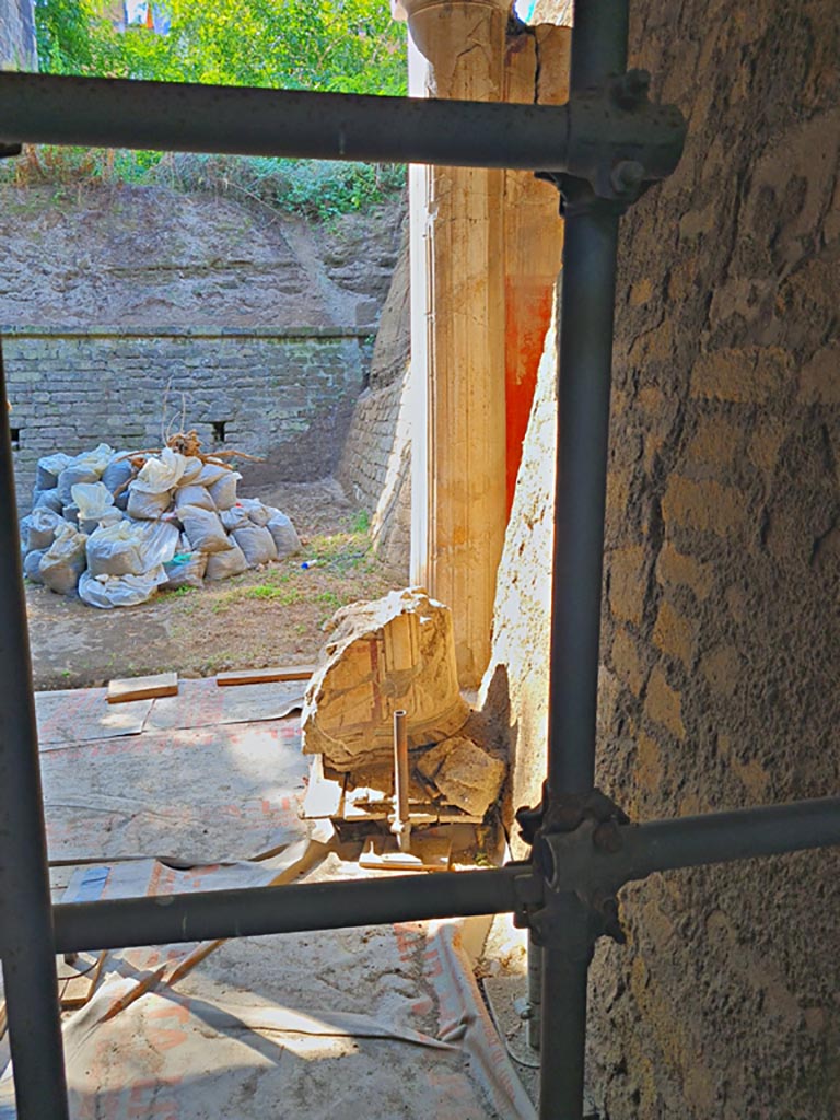 Oplontis Villa of Poppea, October 2023.
Room 15, looking south through doorway towards portico 13, and peristyle 19. Photo courtesy of Giuseppe Ciaramella.