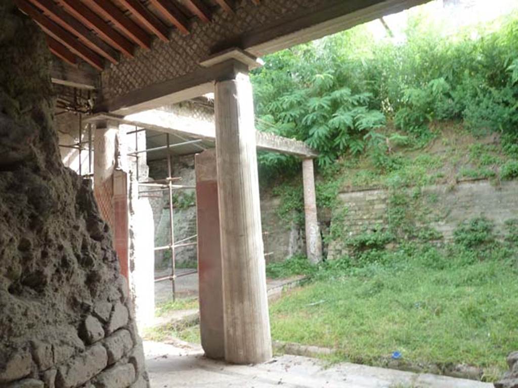 Oplontis, September 2015. Room 15, looking south across portico 13, towards peristyle19.