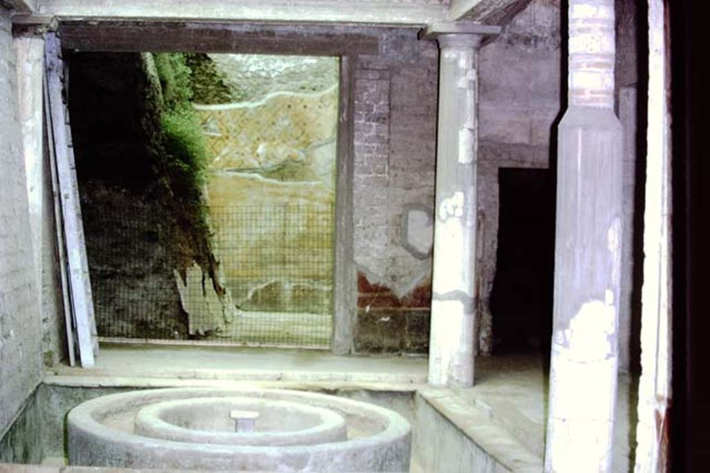 Oplontis, 1973. Tetrastyle atrium, a round fountain was placed in the very centre of the hallway, and it may have also worked as an impluvium. Photo by Stanley A. Jashemski.
Source: The Wilhelmina and Stanley A. Jashemski archive in the University of Maryland Library, Special Collections (See collection page) and made available under the Creative Commons Attribution-Non Commercial License v.4. See Licence and use details. J73f0360
