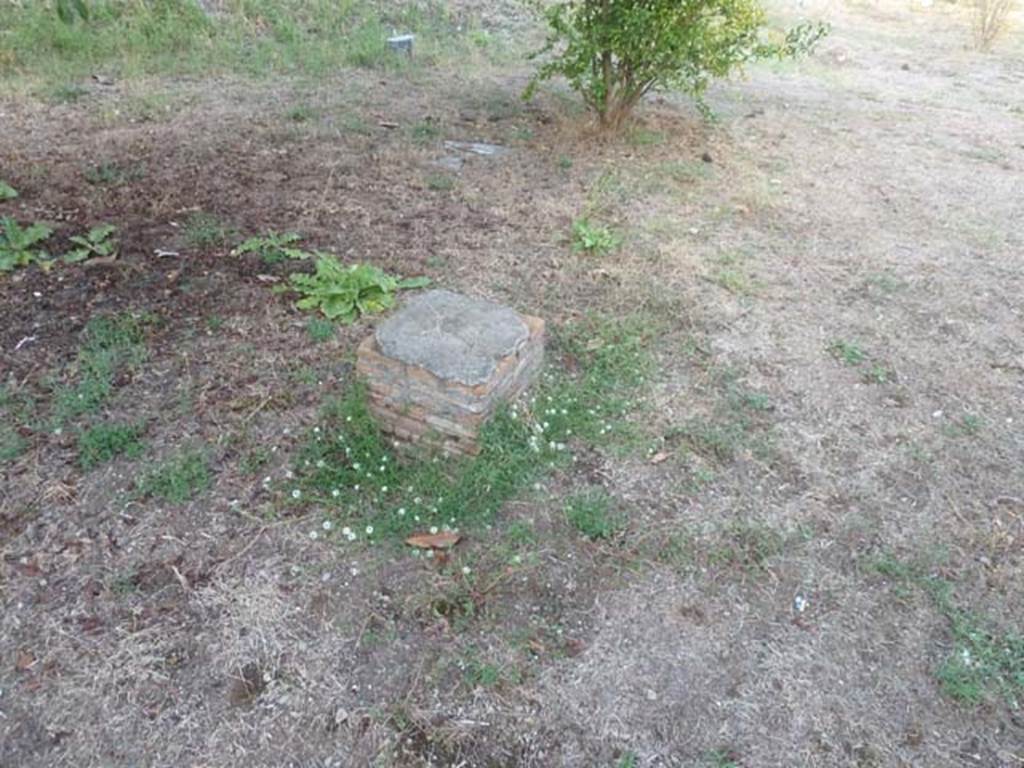 Oplontis Villa of Poppea, September 2015.
Masonry statue base from east side of diagonal path, leading north-west across north garden 56.