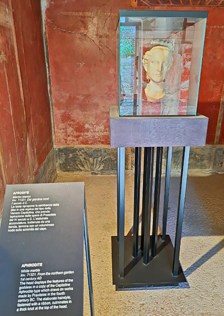 Oplontis Villa of Poppea, October 2023.
North garden 56, white marble head of the goddess Aphrodite on display here in Room 38, but found in the northern garden.
Photo courtesy of Giuseppe Ciaramella.