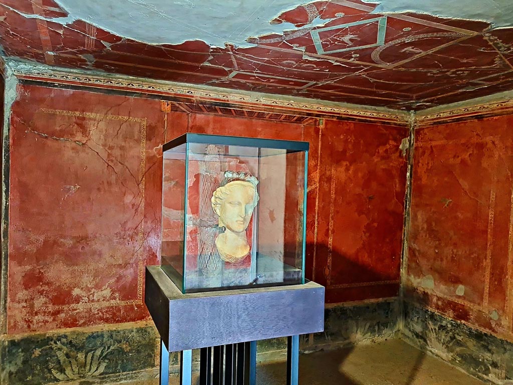 Oplontis Villa of Poppea, October 2023.
North garden 56, white marble head of the goddess Aphrodite on display here in Room 38. Photo courtesy of Giuseppe Ciaramella.
