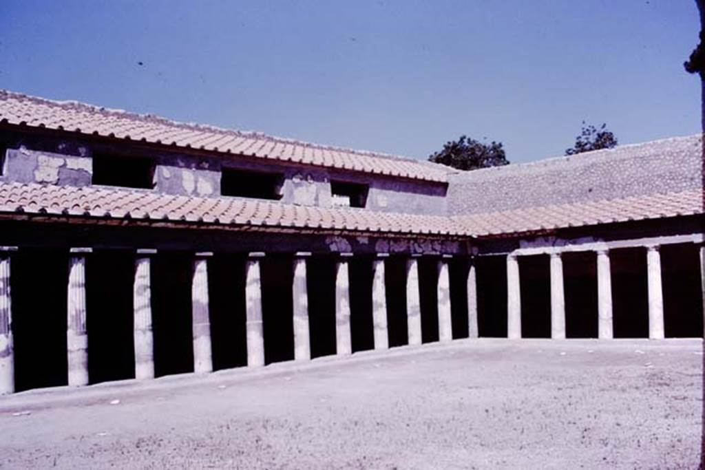 Oplontis, 1977. Area 59, the south-east peristyle, looking towards north wall and north-east corner. Photo by Stanley A. Jashemski.
Source: The Wilhelmina and Stanley A. Jashemski archive in the University of Maryland Library, Special Collections (See collection page) and made available under the Creative Commons Attribution-Non Commercial License v.4. See Licence and use details. J77f0363