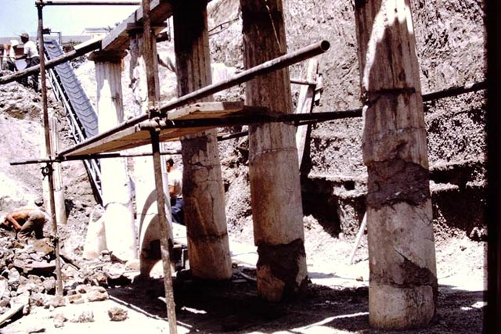 Oplontis, 1973. Excavation and consolidation. Photo by Stanley A. Jashemski.
Source: The Wilhelmina and Stanley A. Jashemski archive in the University of Maryland Library, Special Collections (See collection page) and made available under the Creative Commons Attribution-Non Commercial License v.4. See Licence and use details. J73f0363