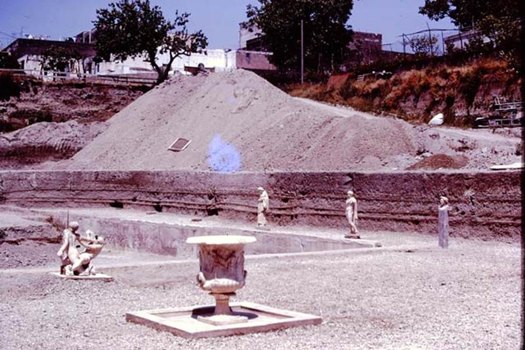 Oplontis, 1978. Area 92, looking north-east across pool, with statues in their original places. Photo by Stanley A. Jashemski.
Source: The Wilhelmina and Stanley A. Jashemski archive in the University of Maryland Library, Special Collections (See collection page) and made available under the Creative Commons Attribution-Non Commercial License v.4. See Licence and use details. J78f0076