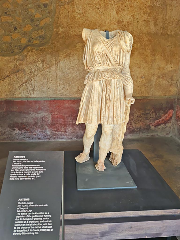 Oplontis Villa of Poppea, October 2023.
Area 92, marble statue of Artemis found on east side of pool, on display in Room 75. Photo courtesy of Giuseppe Ciaramella.