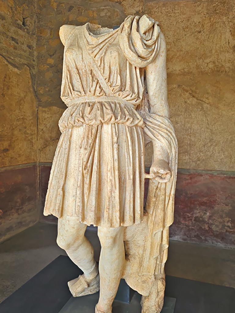 Oplontis Villa of Poppea, October 2023.
Area 92, detail of marble statuette of Artemis found on east side of the pool. Photo courtesy of Giuseppe Ciaramella.