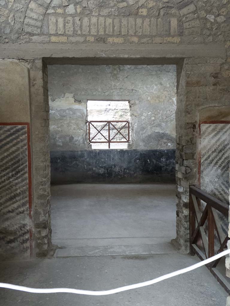 Oplontis Villa of Poppea, September 2017.
Room 93, looking through doorway from corridor 94, towards west wall with window onto north garden.
Foto Annette Haug, ERC Grant 681269 DÉCOR.