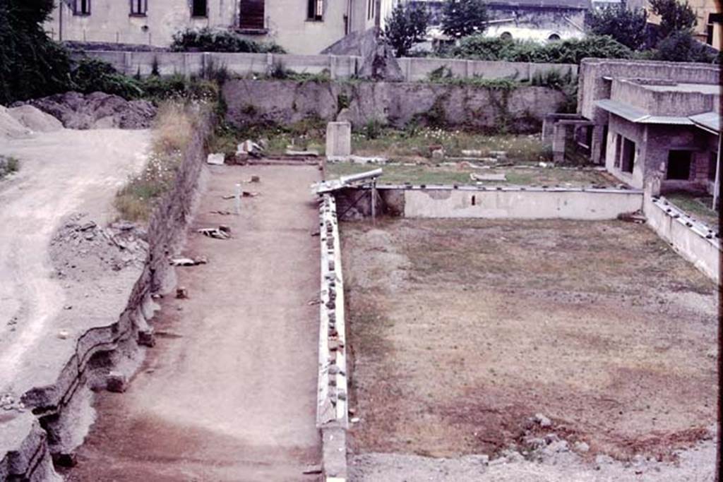 Oplontis Villa of Poppea, c.1984. Looking south along east side (area 98) of swimming pool 96 towards area 92, the sculpture garden, on its south side.
Source: The Wilhelmina and Stanley A. Jashemski archive in the University of Maryland Library, Special Collections (See collection page) and made available under the Creative Commons Attribution-Non Commercial License v.4. See Licence and use details.
Oplo0216