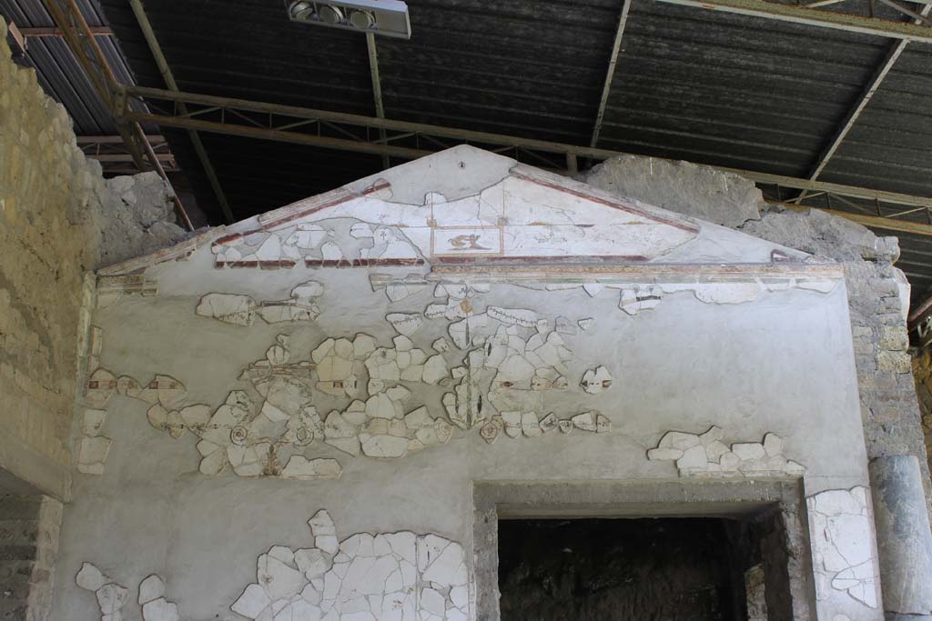 Oplontis Villa of Poppea, March 2014. Room 97, detail of reconstructed stucco from above doorway on portico 60.
Foto Annette Haug, ERC Grant 681269 DÉCOR.