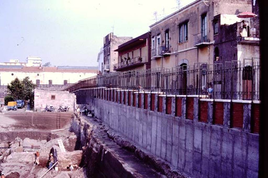 Oplontis, c.1984. Looking west along north side of excavations.
Source: The Wilhelmina and Stanley A. Jashemski archive in the University of Maryland Library, Special Collections (See collection page) and made available under the Creative Commons Attribution-Non Commercial License v.4. See Licence and use details. Oplo0222