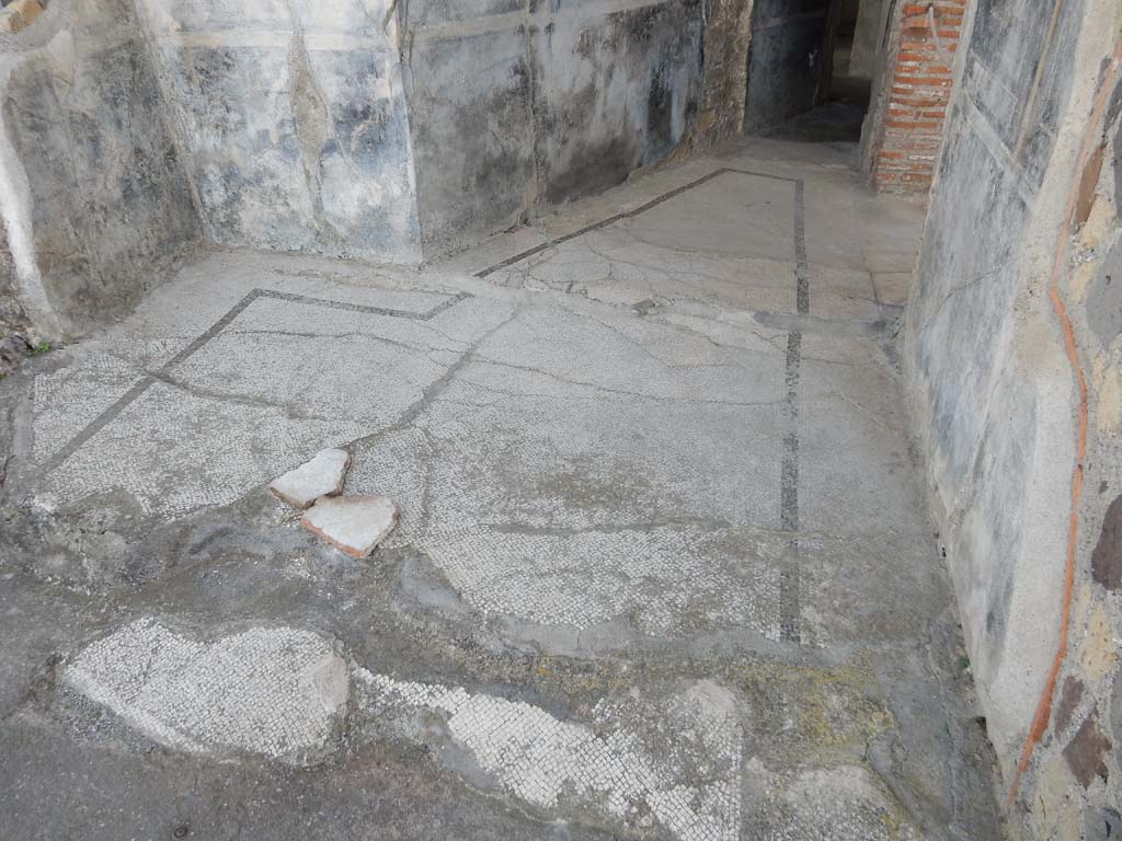 Stabiae, Secondo Complesso, June 2019. Room 16, small room or corridor leading to room 15.
Photo courtesy of Buzz Ferebee.
