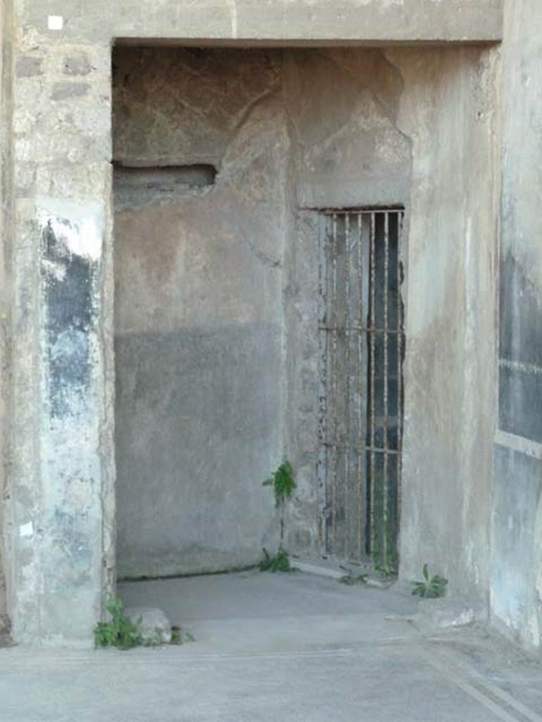 Stabiae, Secondo Complesso, September 2015. 
Doorway to room 20, in south wall of room 14, with doorway into room 19.
