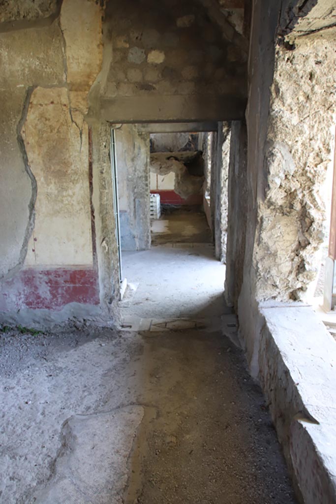 Stabiae, Villa Arianna, October 2022.
Room M, looking along west wall with window onto portico H. Photo courtesy of Klaus Heese.

