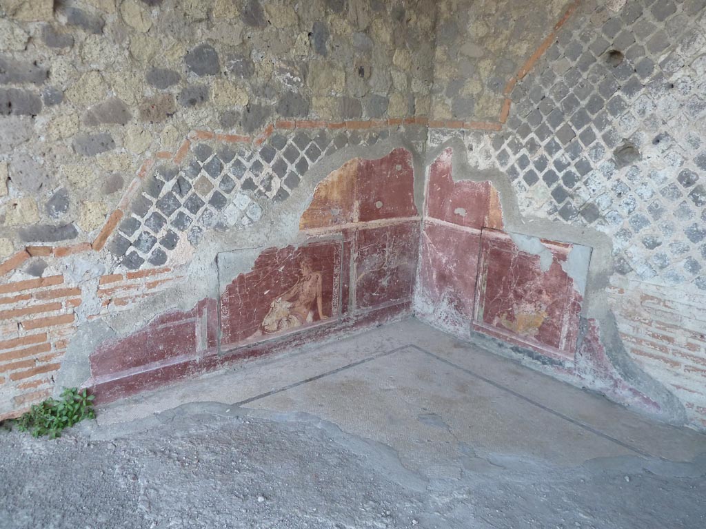 Stabiae, Villa Arianna, September 2015.
Room 2, reconstructed walls above the terracotta line and painted zoccolo in the south-east corner.