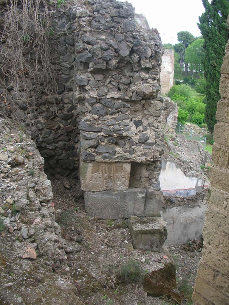 VIII.2.A Pompeii. May 2010.
Looking east towards detail of walling at west end. Photo courtesy of Ivo van der Graaff.