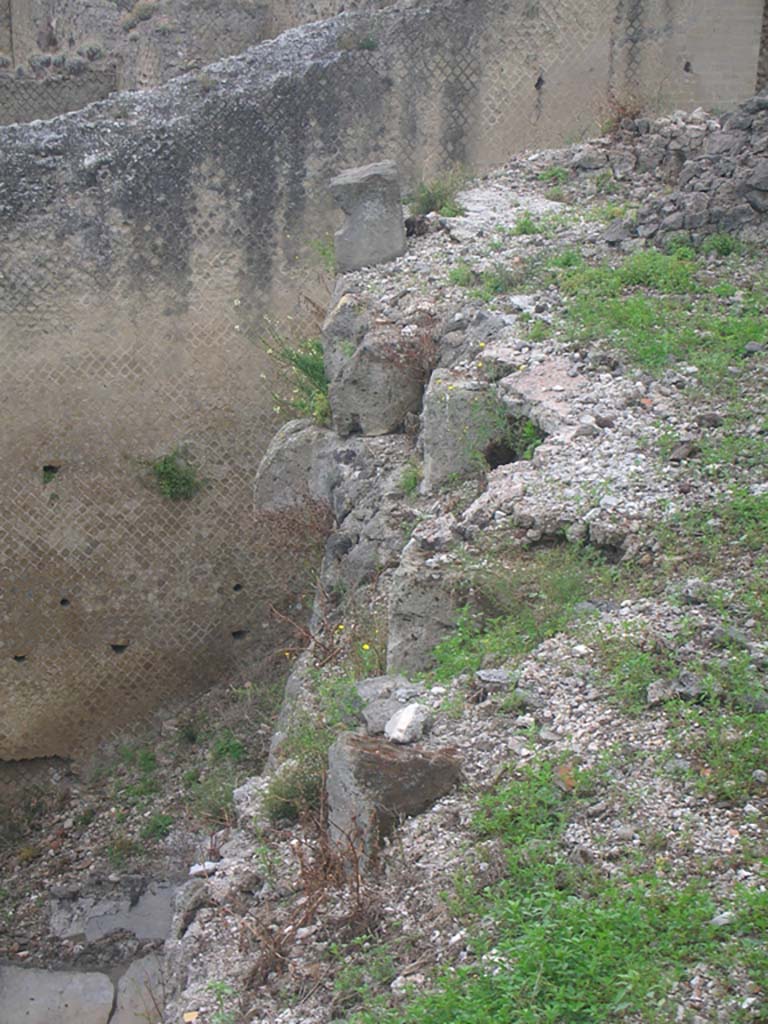 VIII.2.A Pompeii. May 2010.
Looking west towards detail of walling at west end. Photo courtesy of Ivo van der Graaff.