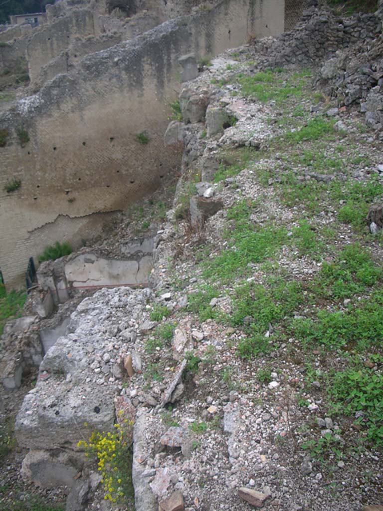 VIII.2.A Pompeii. May 2010.
Looking west along lower level 1 and down to lower level. Photo courtesy of Ivo van der Graaff.