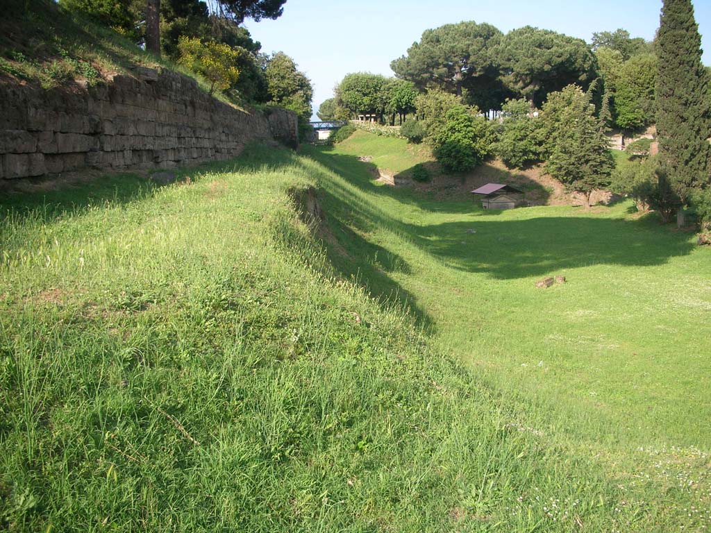 City walls on east side of Nocera Gate. May 2010.
Looking east along City Wall from south-east side of Gate. Photo courtesy of Ivo van der Graaff.