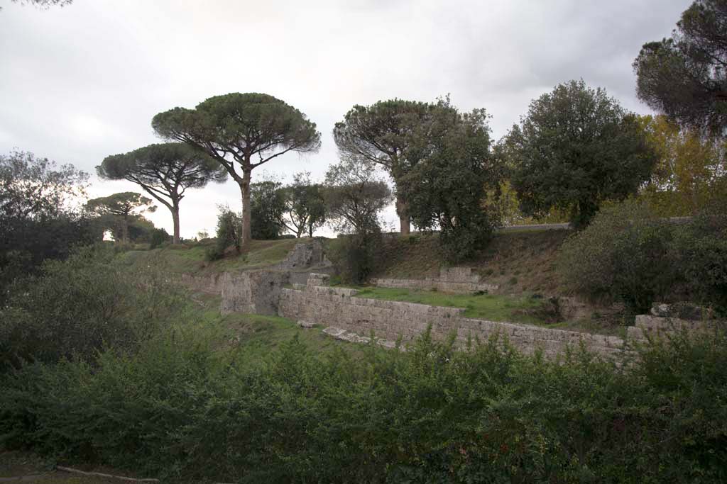 City walls, Pompeii. October 2017. Looking west along city walls towards east side of Tower III.
Foto Annette Haug, ERC Grant 681269 DÉCOR