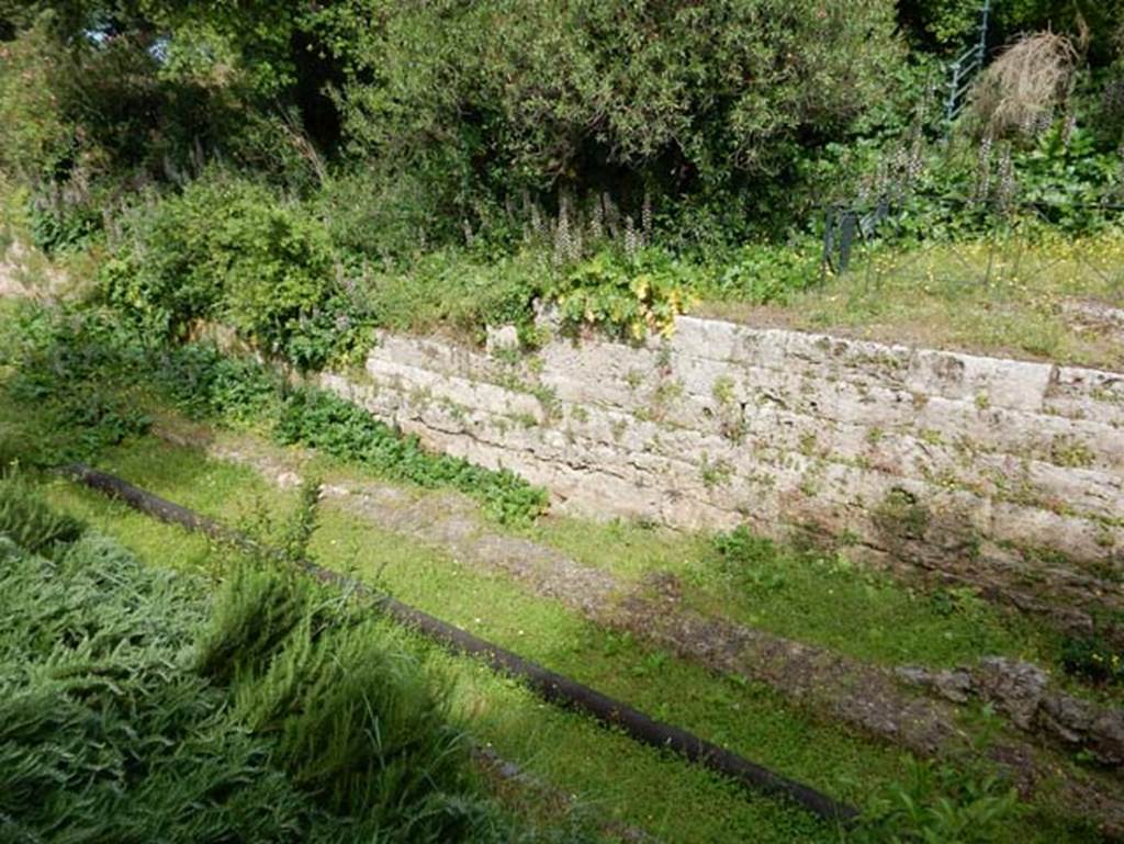 Walls near Amphitheatre entrance, Pompeii, May 2018. City walls on west side of Tower IV.
Photo courtesy of Buzz Ferebee.