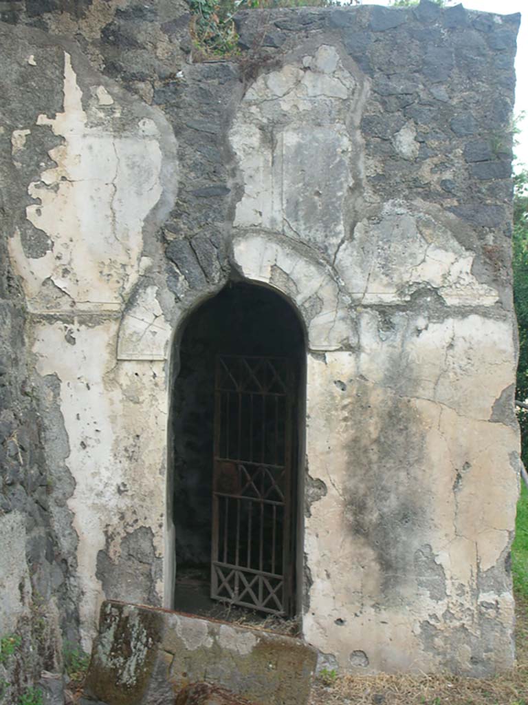 Tower VI, Pompeii. May 2010.
Looking towards south side with doorway. Photo courtesy of Ivo van der Graaff.