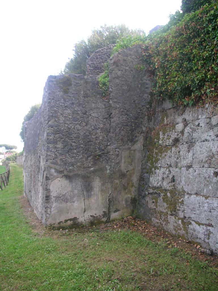 Tower VI, Pompeii. May 2010.
Looking towards north side and City Walls. Photo courtesy of Ivo van der Graaff.