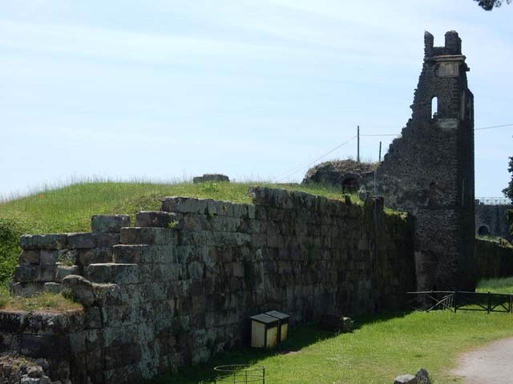 Walls. May 2015. Looking west along the walls from remains of Vesuvian Gate, towards Tower X.
Photo courtesy of Buzz Ferebee.
See Notizie degli Scavi, 1943, (p.275-294),
for article entitled “Isolation of the wall between the Vesuvius Gate and Herculaneum Gate.”
(Isolamento della cinta murale fra Porta Vesuvio e Porta Ercolano).