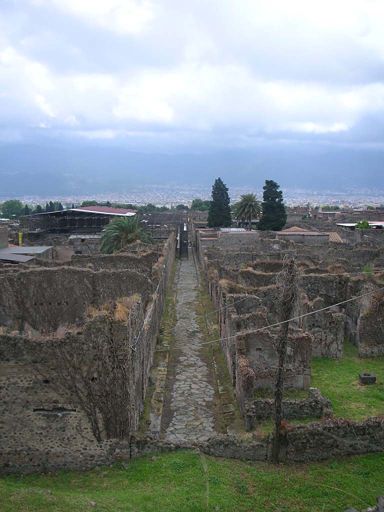 Vicolo del Labirinto, Pompeii. May 2010.
Looking south from Tower X, with VI.15 on left, and VI.11 on right. Photo courtesy of Ivo van der Graaff.