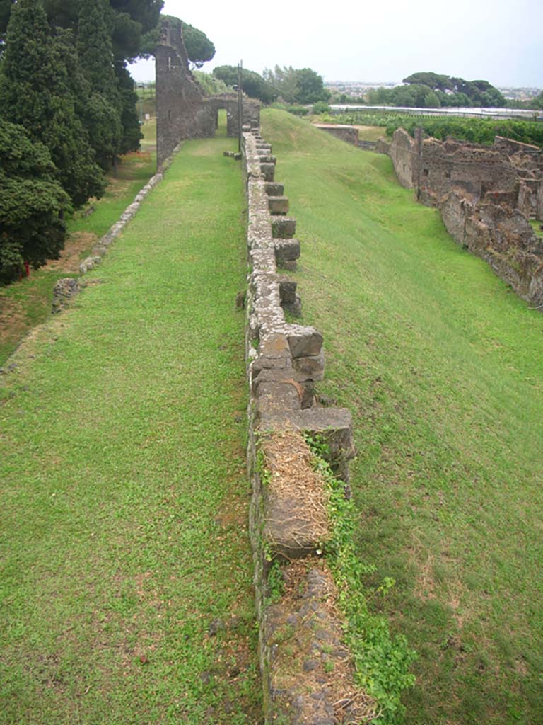 Tower X, Pompeii. May 2010.
Detail of interior city wall, looking east towards Tower X. Photo courtesy of Ivo van der Graaff.